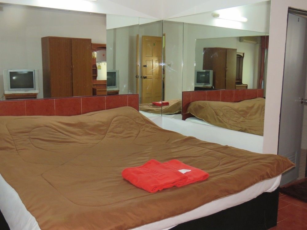 Malee Guesthouse And Restaurant Pattaya Eksteriør billede